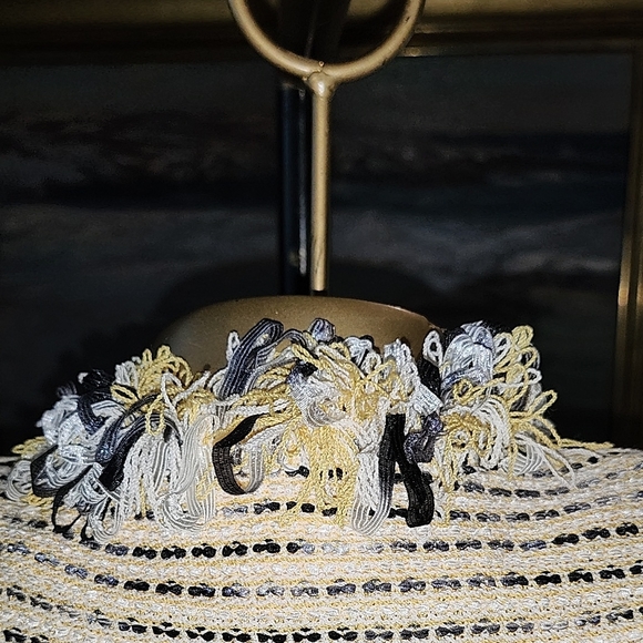 St. John Cream and Black Women's Jacket With Fringe Detail Sz. 4 - Picture 5 of 9